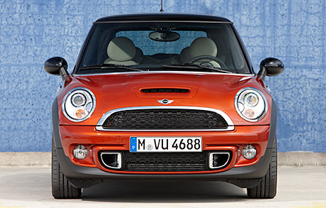 2011 Mini Cooper S Hardtop front view