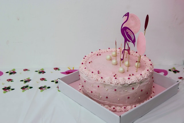pink cake with flamingo recoration