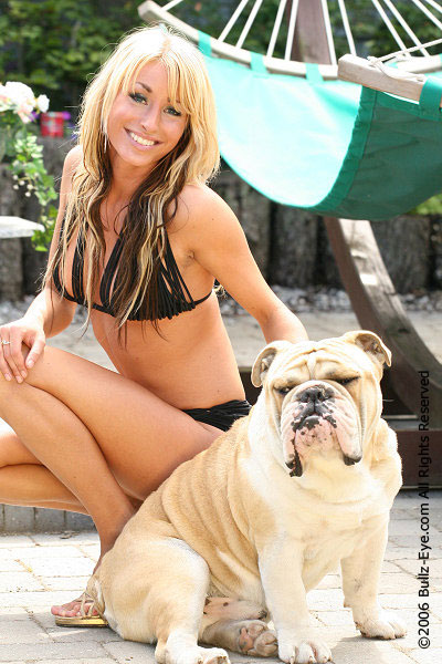 Cecilie in black bikini with dog
