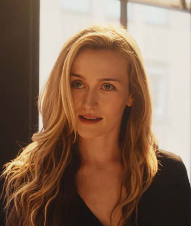 Sarah Pidgeon as Carolyn Bessette in Love Story