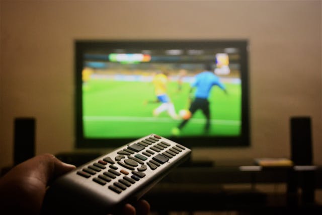 tv with sporting even with remote control