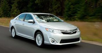 2012 Toyota Camry XLE V6 Sedan front angle view