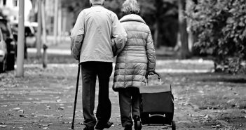 Understanding the Benefits of In-Home Assistance older couple